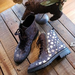 Lace up boots with silver stars
